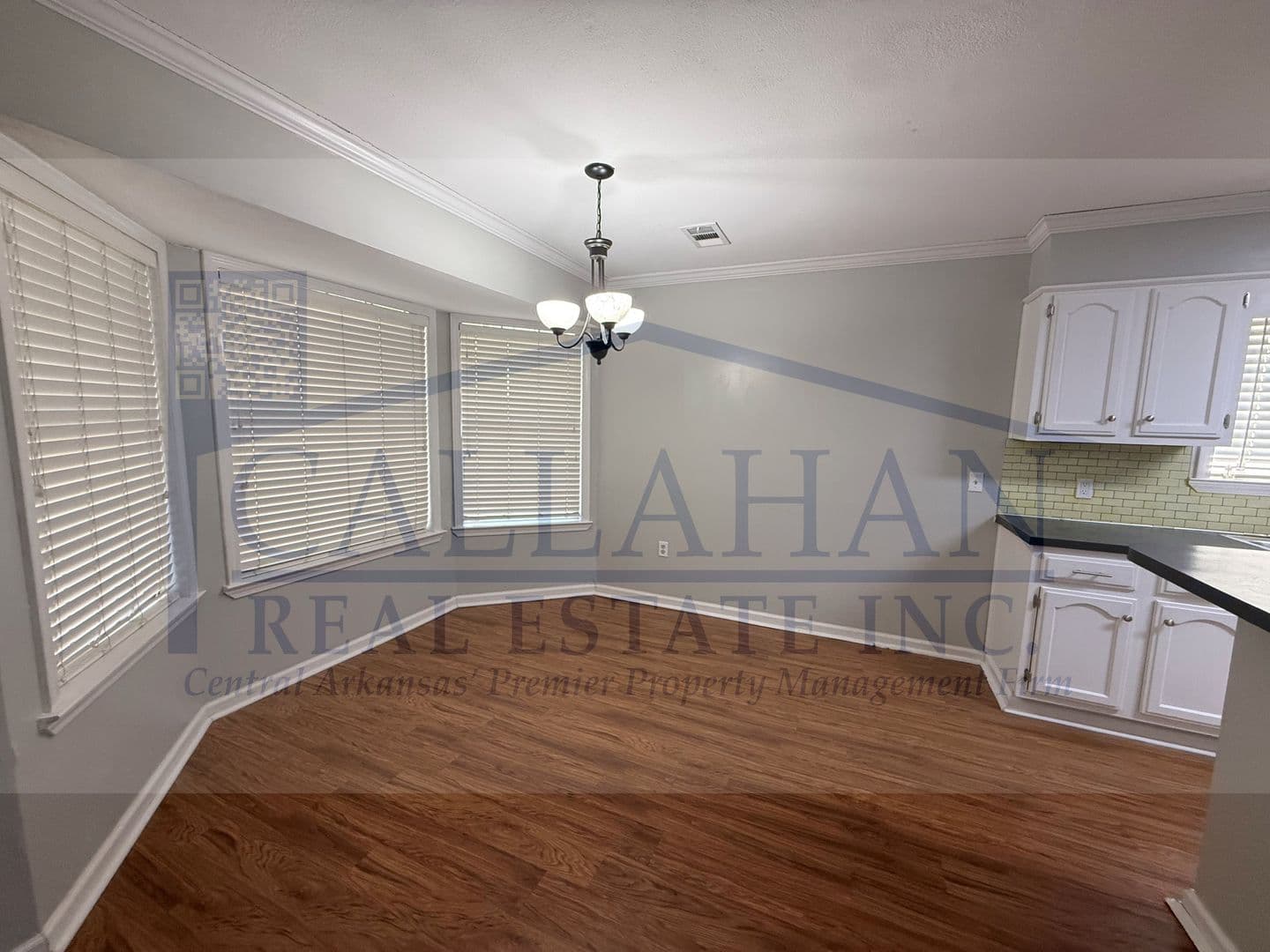 Maumelle House: 27 Oakridge Dr