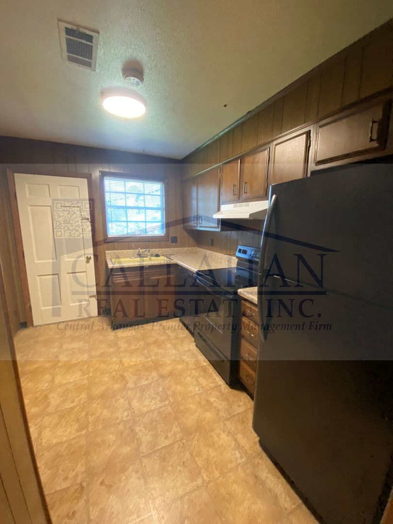 Sherwood Apartment: 8211 Woodview