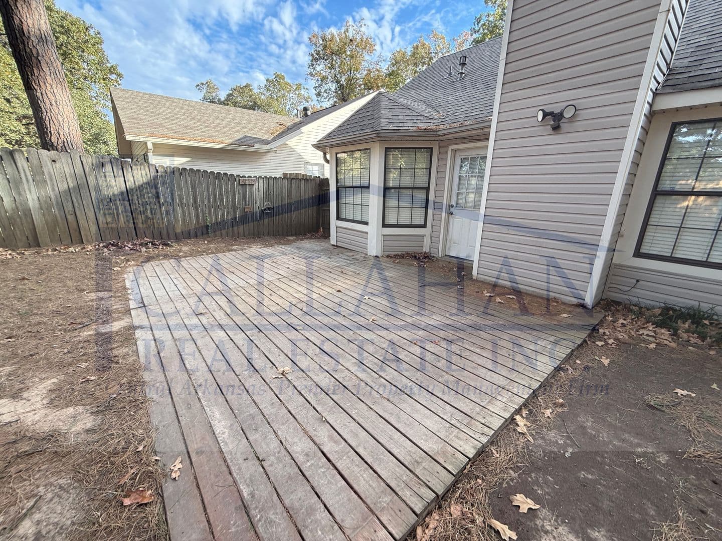 Maumelle House: 27 Oakridge Dr
