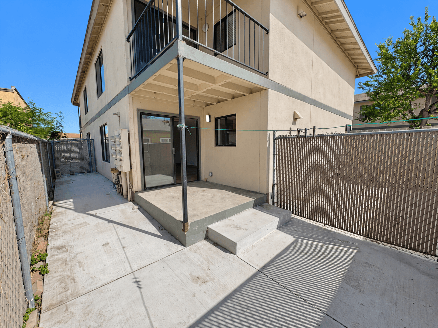 Santa Paula Apartment: 525-529 Acacia Road