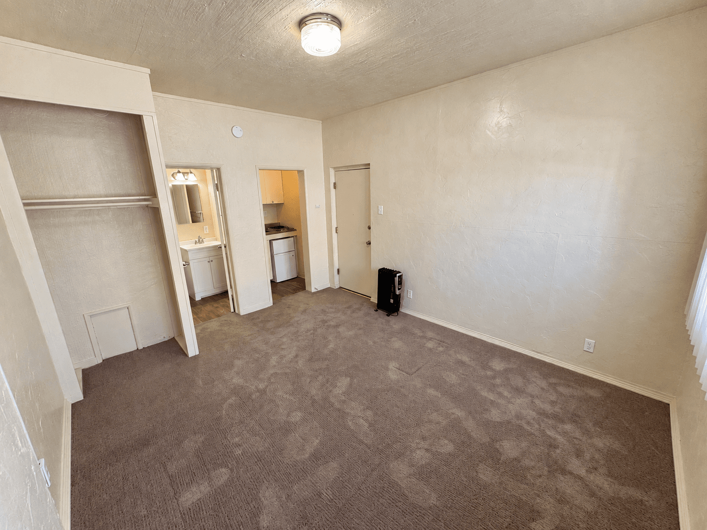 Ventura Apartment: 1209 E. Main Street