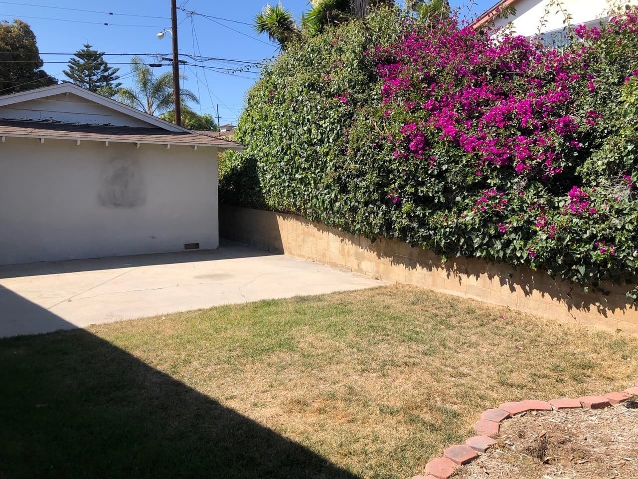 Ventura Apartment: 2559-2561 Sunset