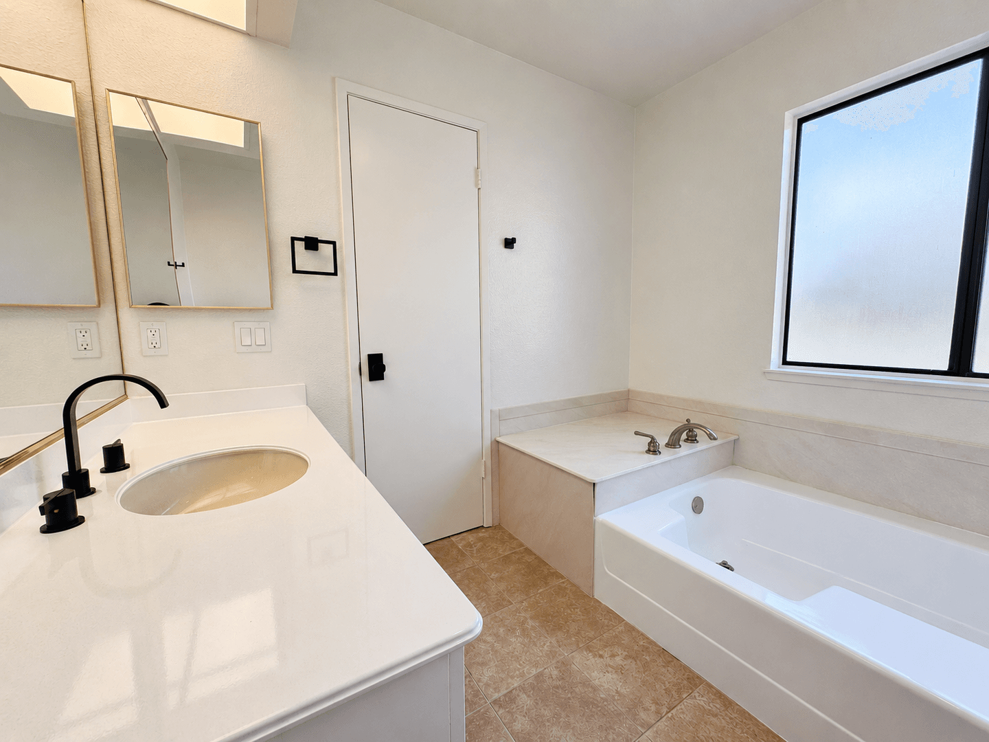 Ventura Townhome: 925 Vallecito Drive