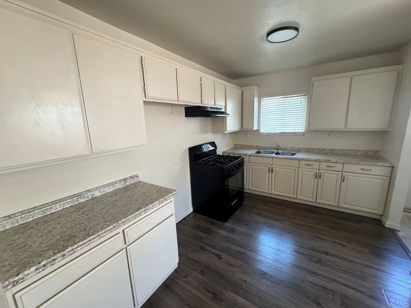 Ventura Apartment: 141 Holt Street