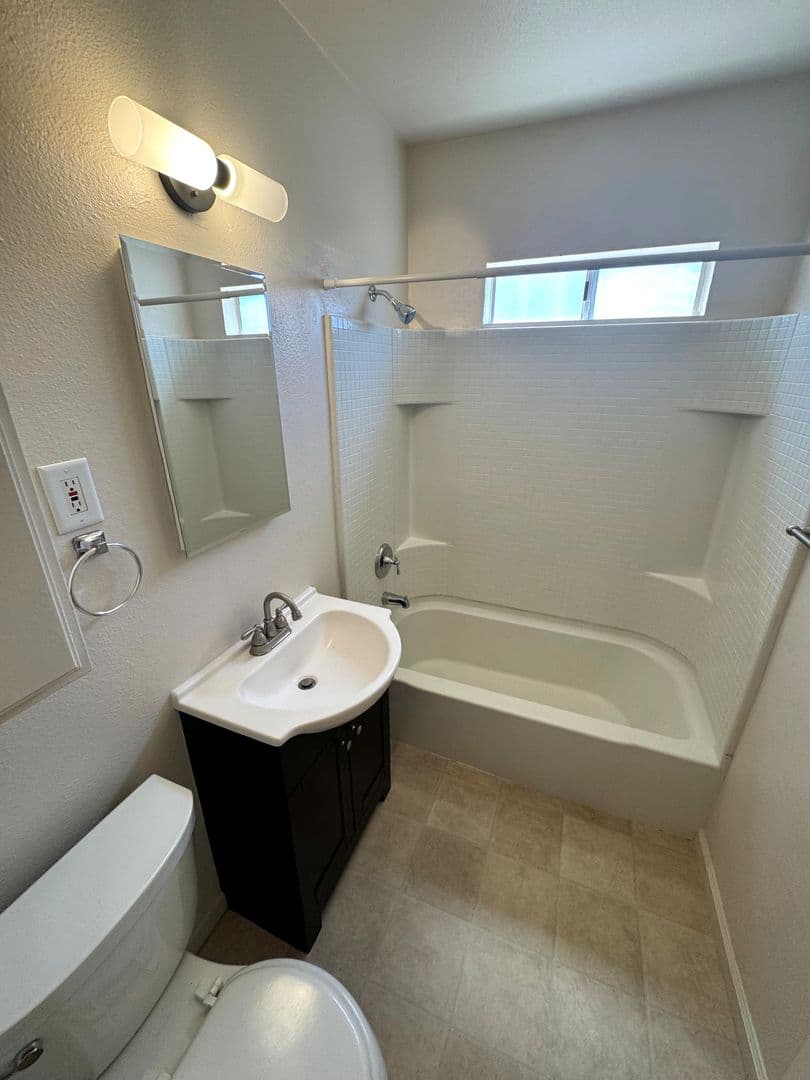 Ventura Apartment: 141 Holt Street
