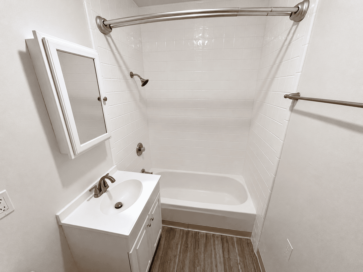Ventura Apartment: 121-137 El Medio