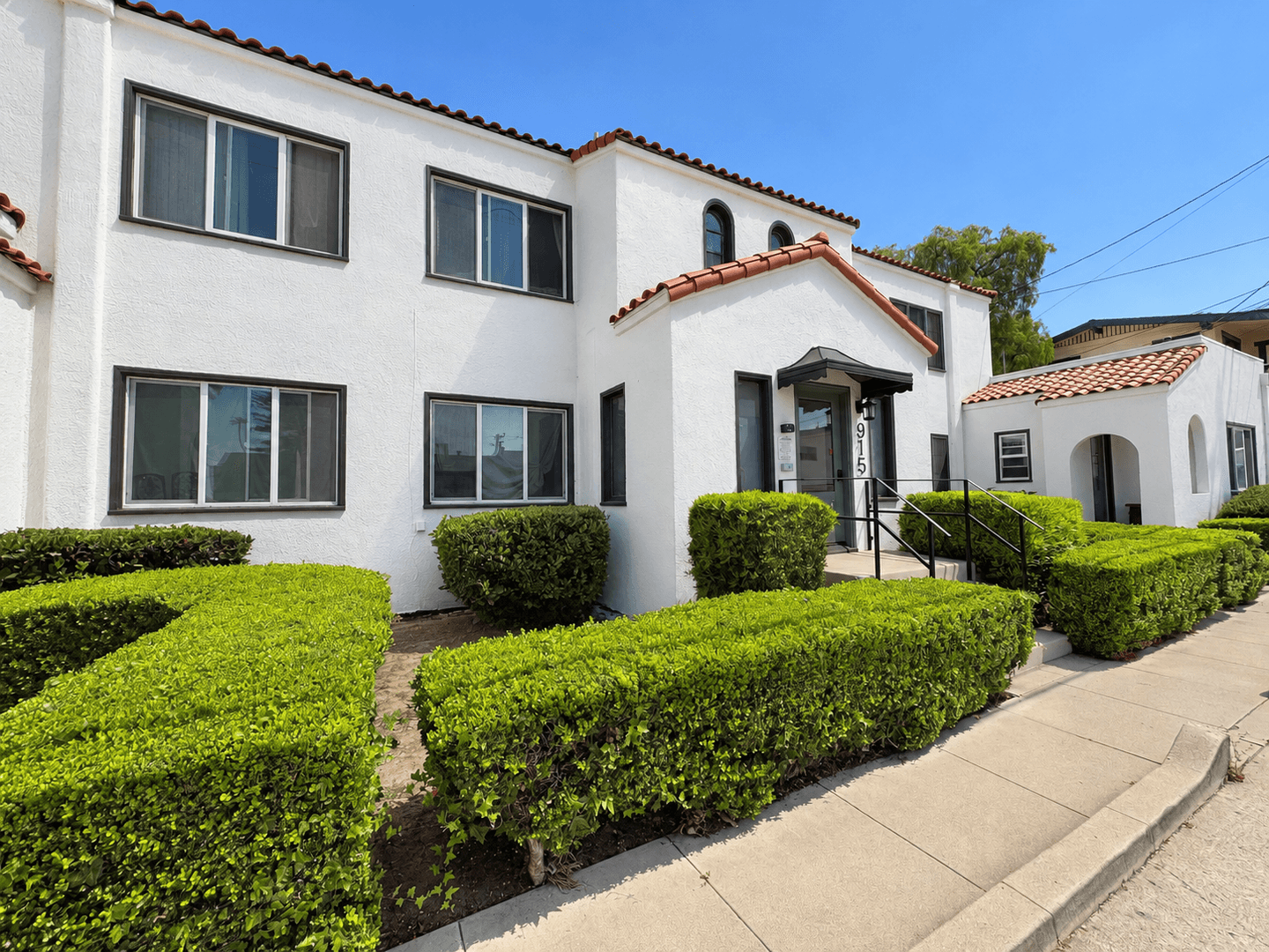 Ventura Apartment: 915 Poinsettia Place
