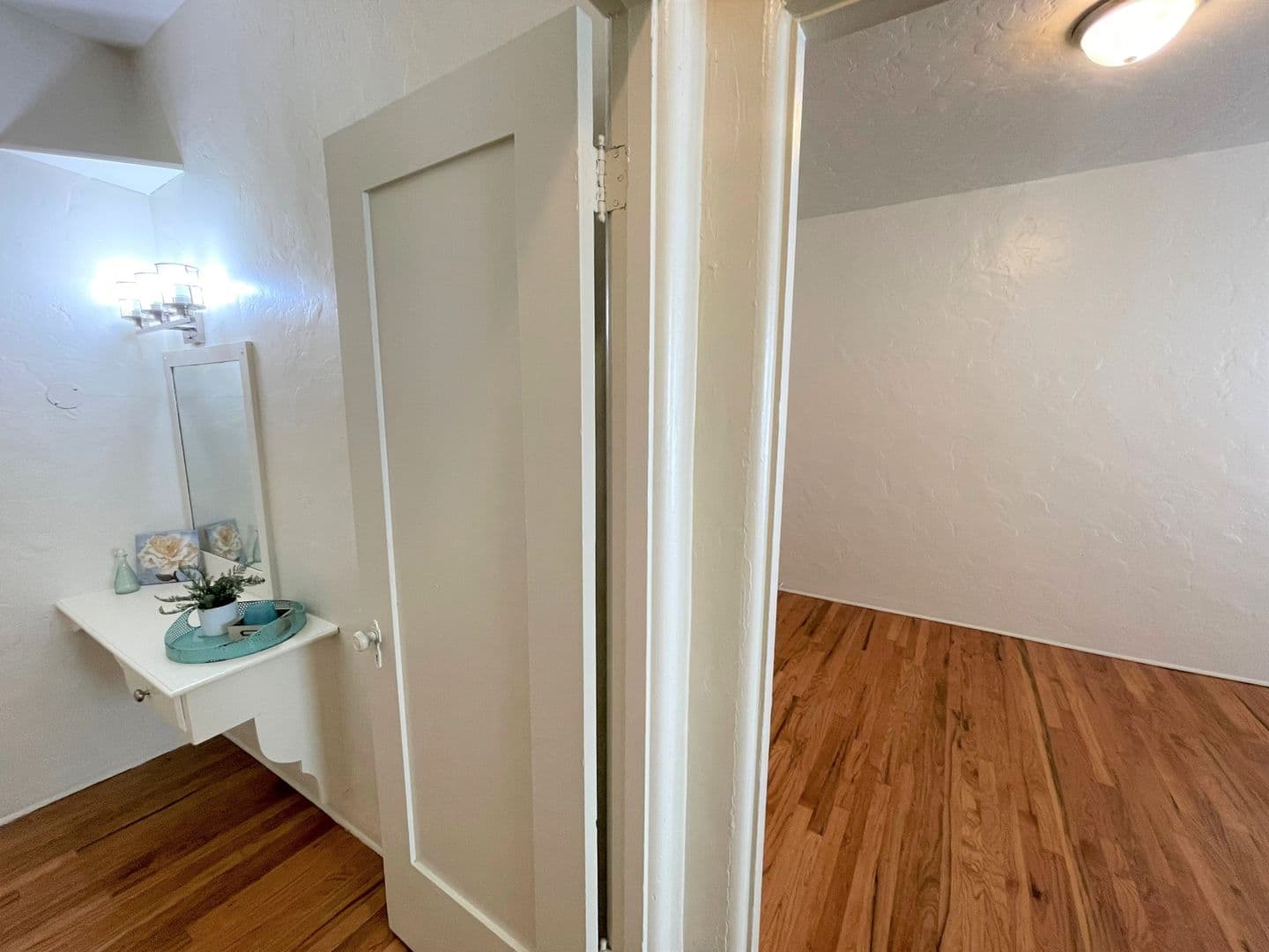 Ventura Apartment: 2110-2126 Thompson Blvd & 275-287 San Clemente St.