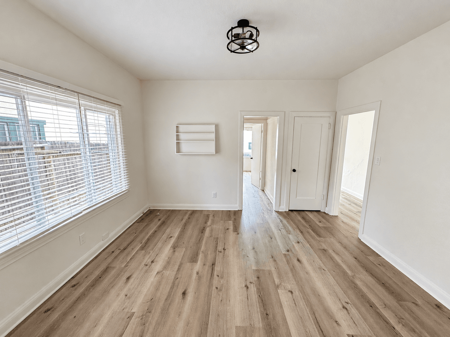 Ventura Apartment: 915 Poinsettia Place