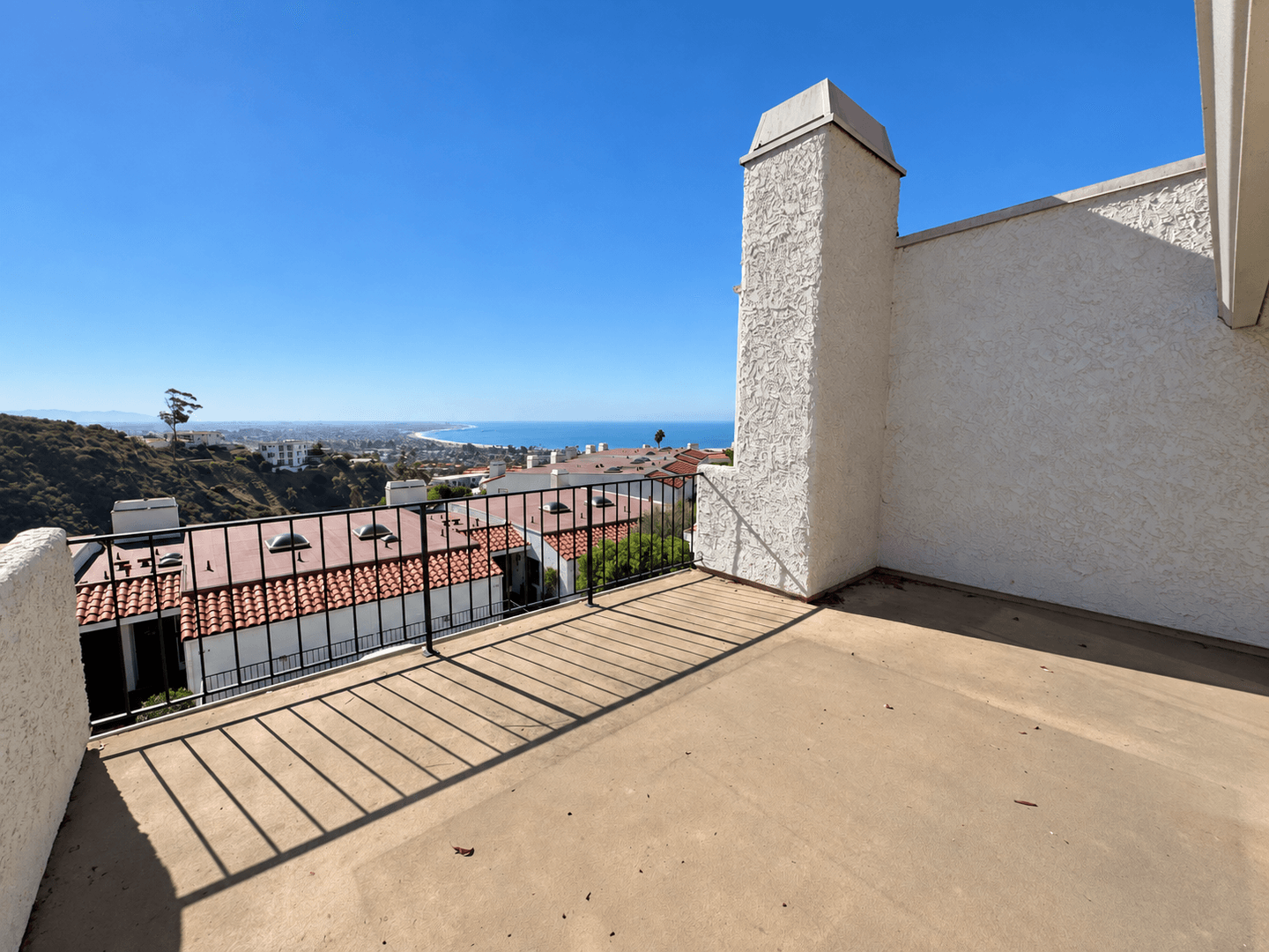 Ventura Townhome: 925 Vallecito Drive