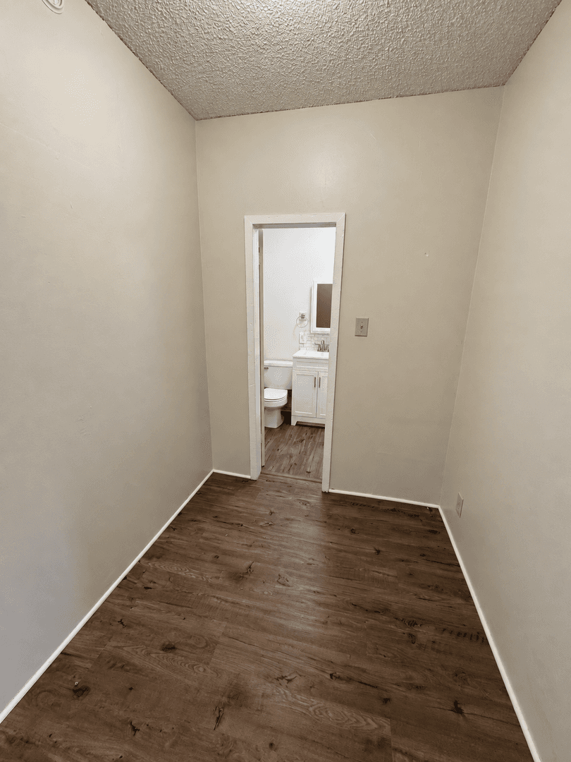Ventura Apartment: 1793 Evans