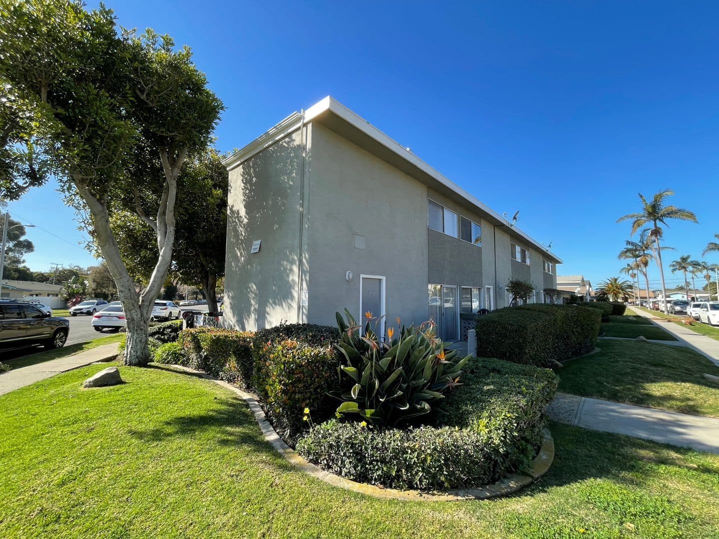 Ventura Apartment: 3402-3412 Rexford & 749-763 Sidonia