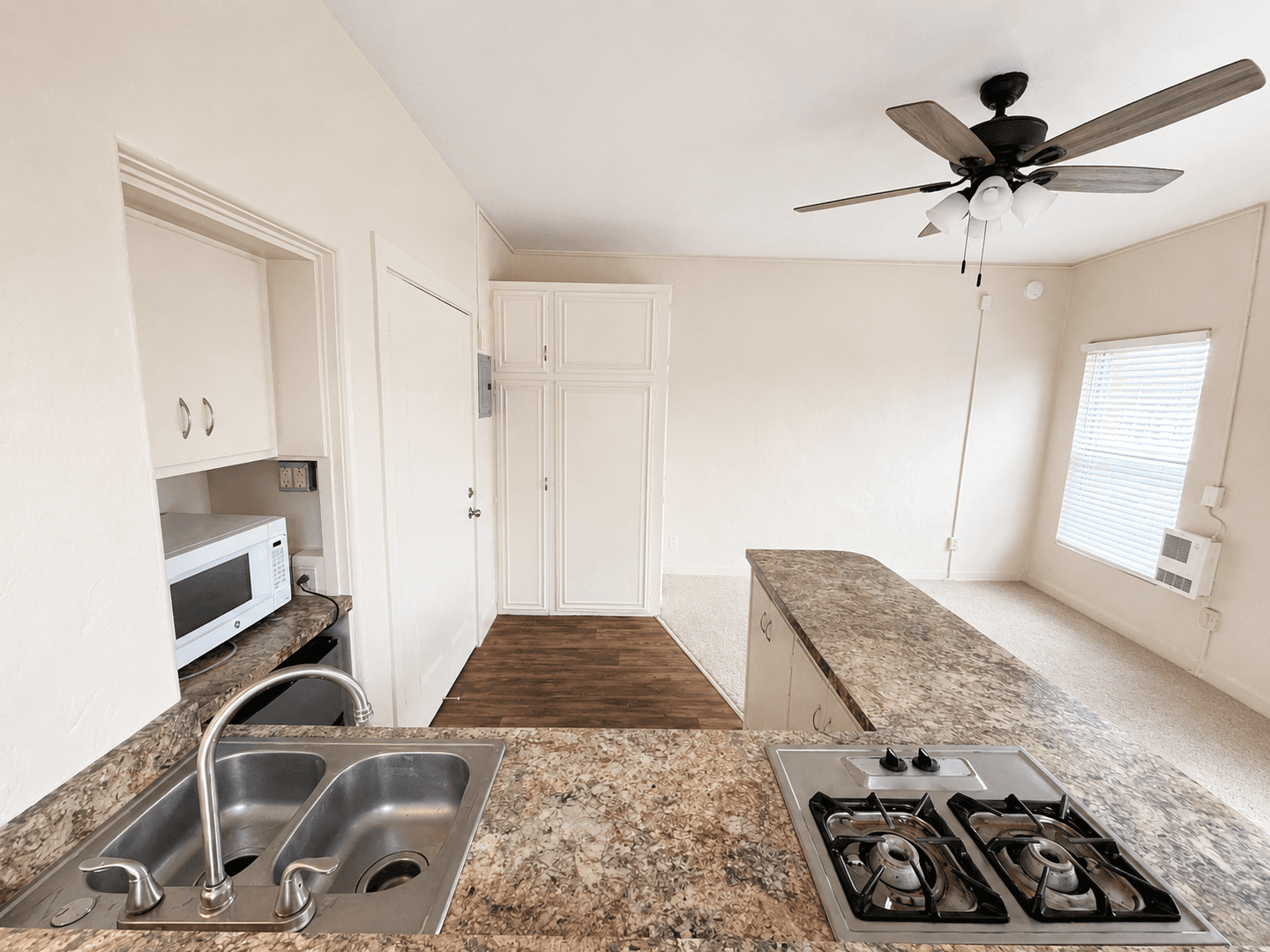 Ventura Apartment: 2110-2126 Thompson Blvd & 275-287 San Clemente St.
