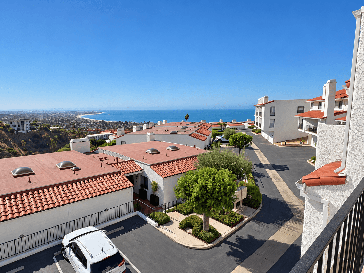 Ventura Townhome: 925 Vallecito Drive