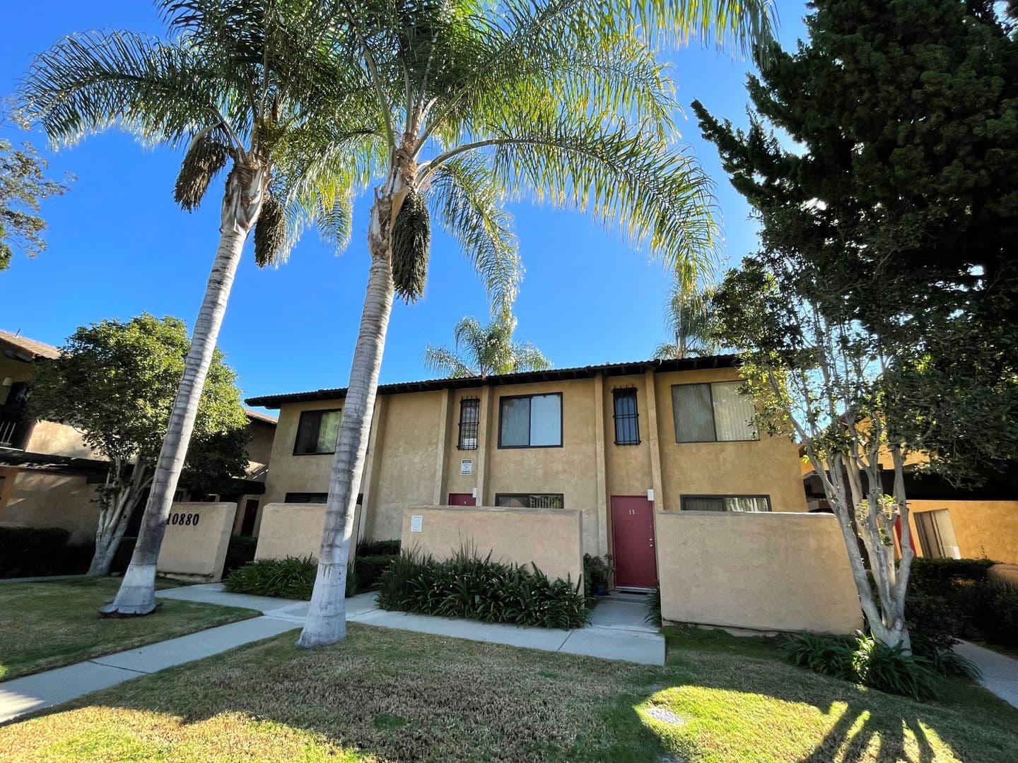 Ventura Apartment: 10855 & 10880 Del Norte