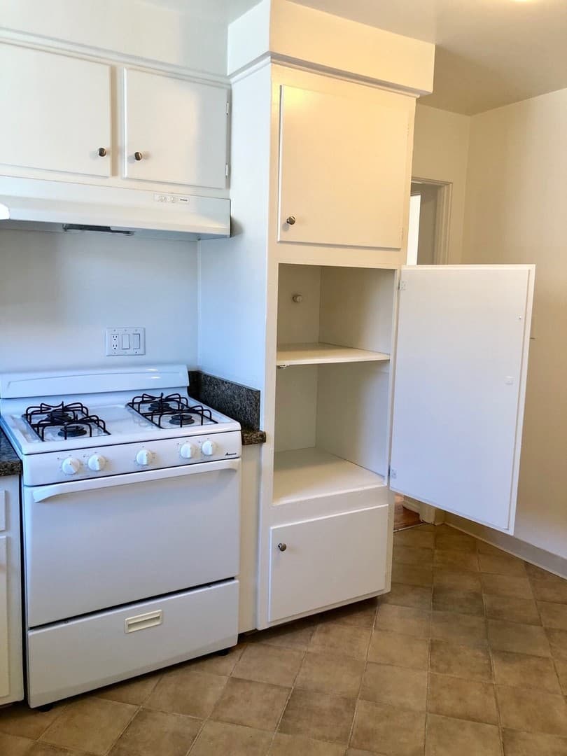 Ventura Apartment: 2559-2561 Sunset