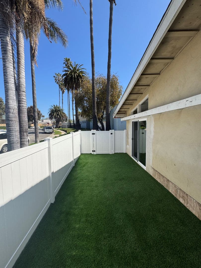 Ventura Apartment: 716-722 Sidonia