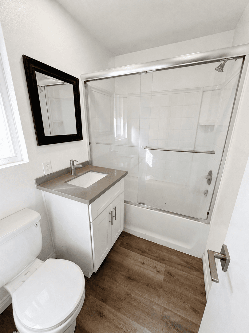 Santa Paula House: 211 E. Santa Paula Street #B