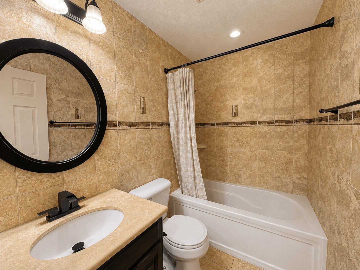 Oxnard House: 621 Marbella Court