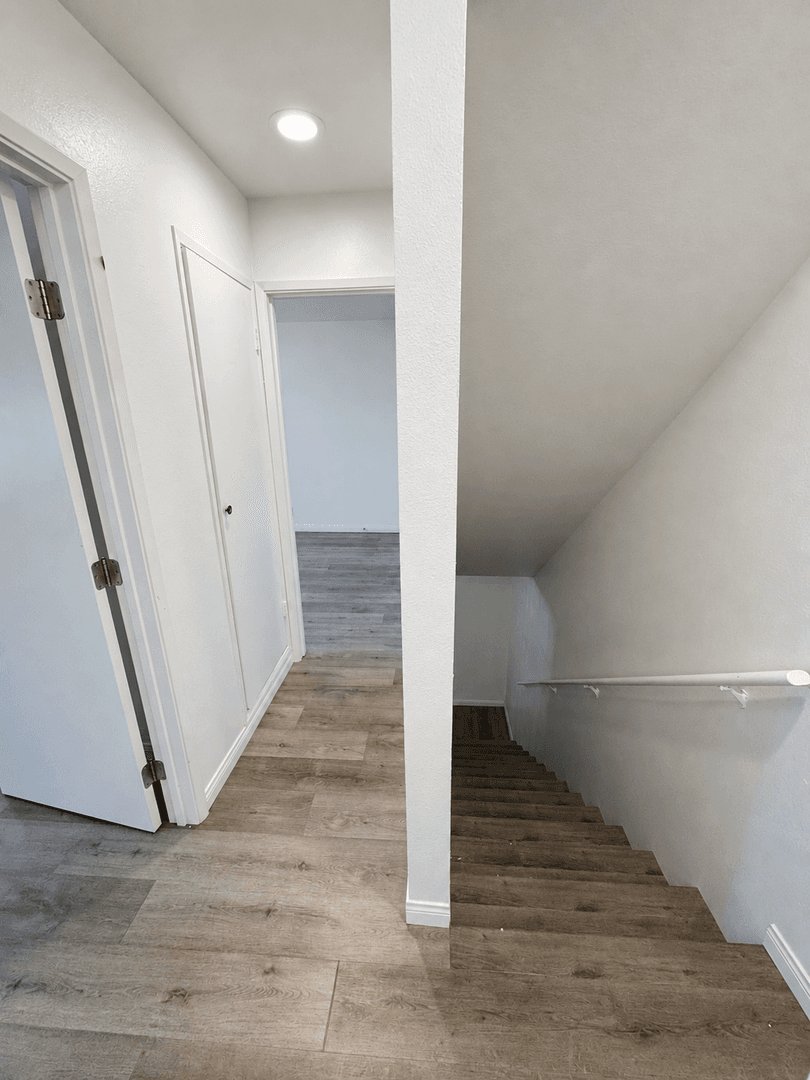 Santa Paula House: 211 E. Santa Paula Street #B