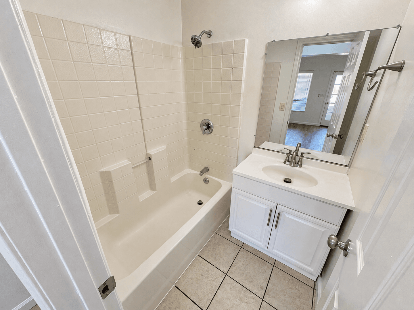 Ventura Apartment: 153 Wall Street