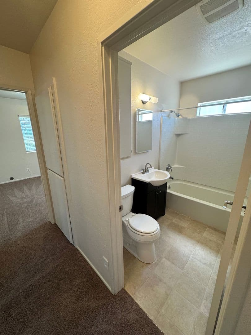 Ventura Apartment: 141 Holt Street