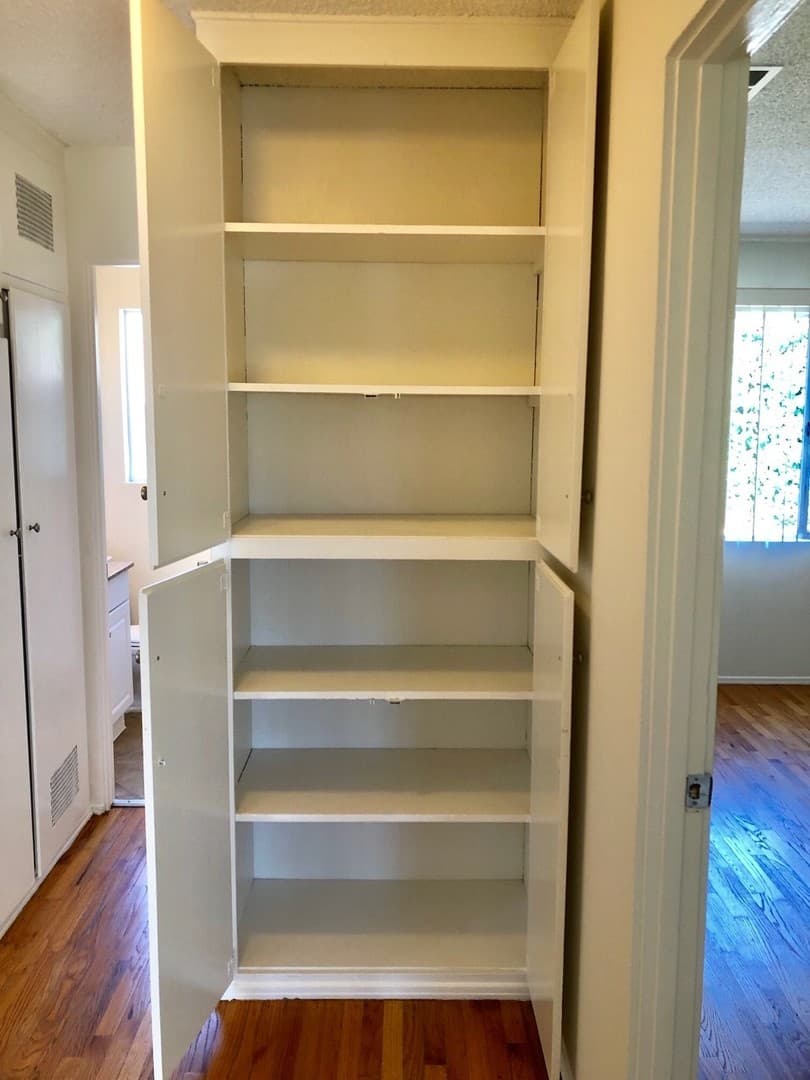 Ventura Apartment: 2559-2561 Sunset
