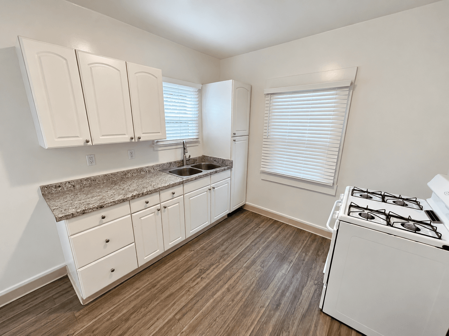Ventura Apartment: 121-137 El Medio