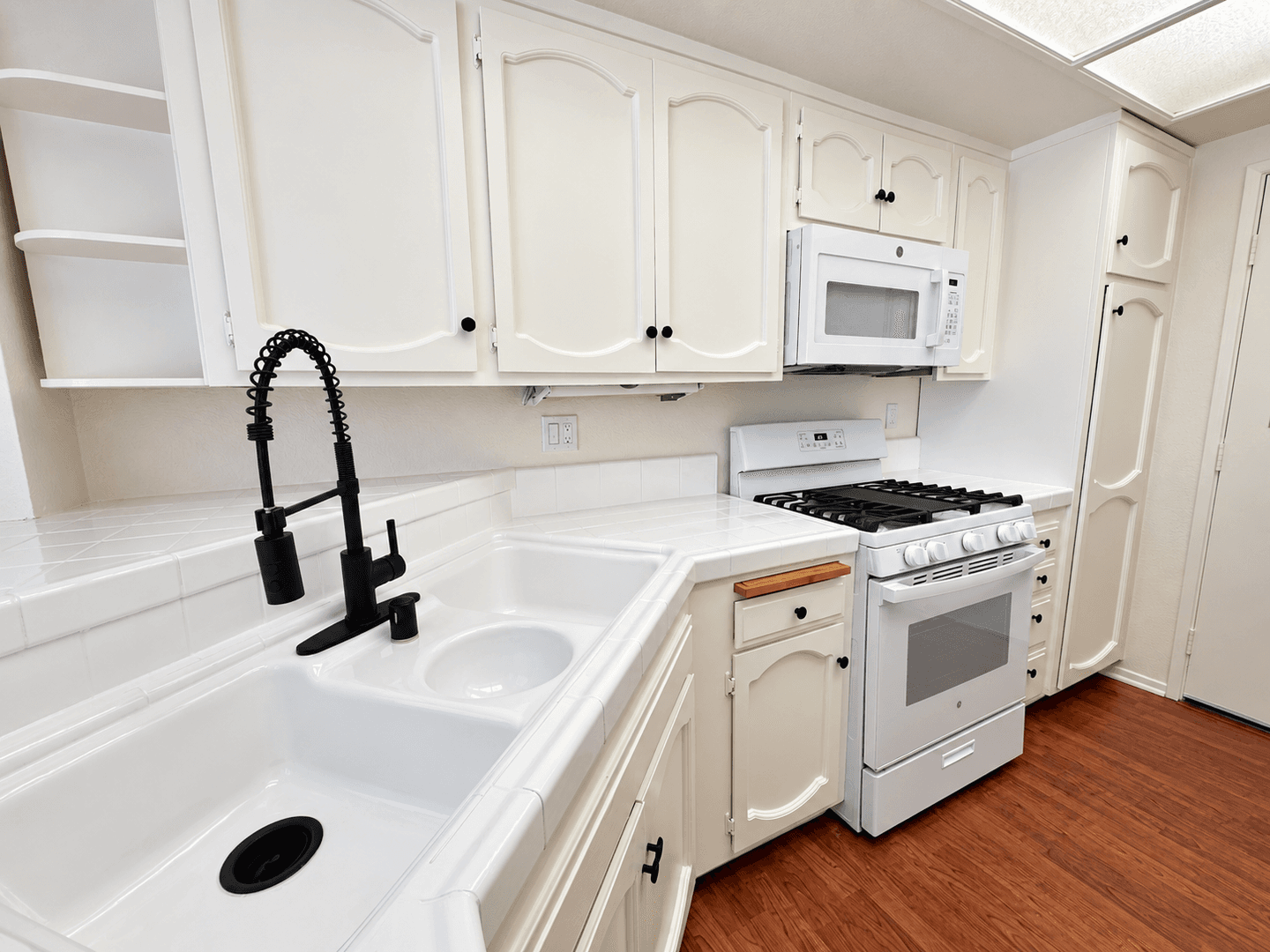 Ventura Townhome: 925 Vallecito Drive