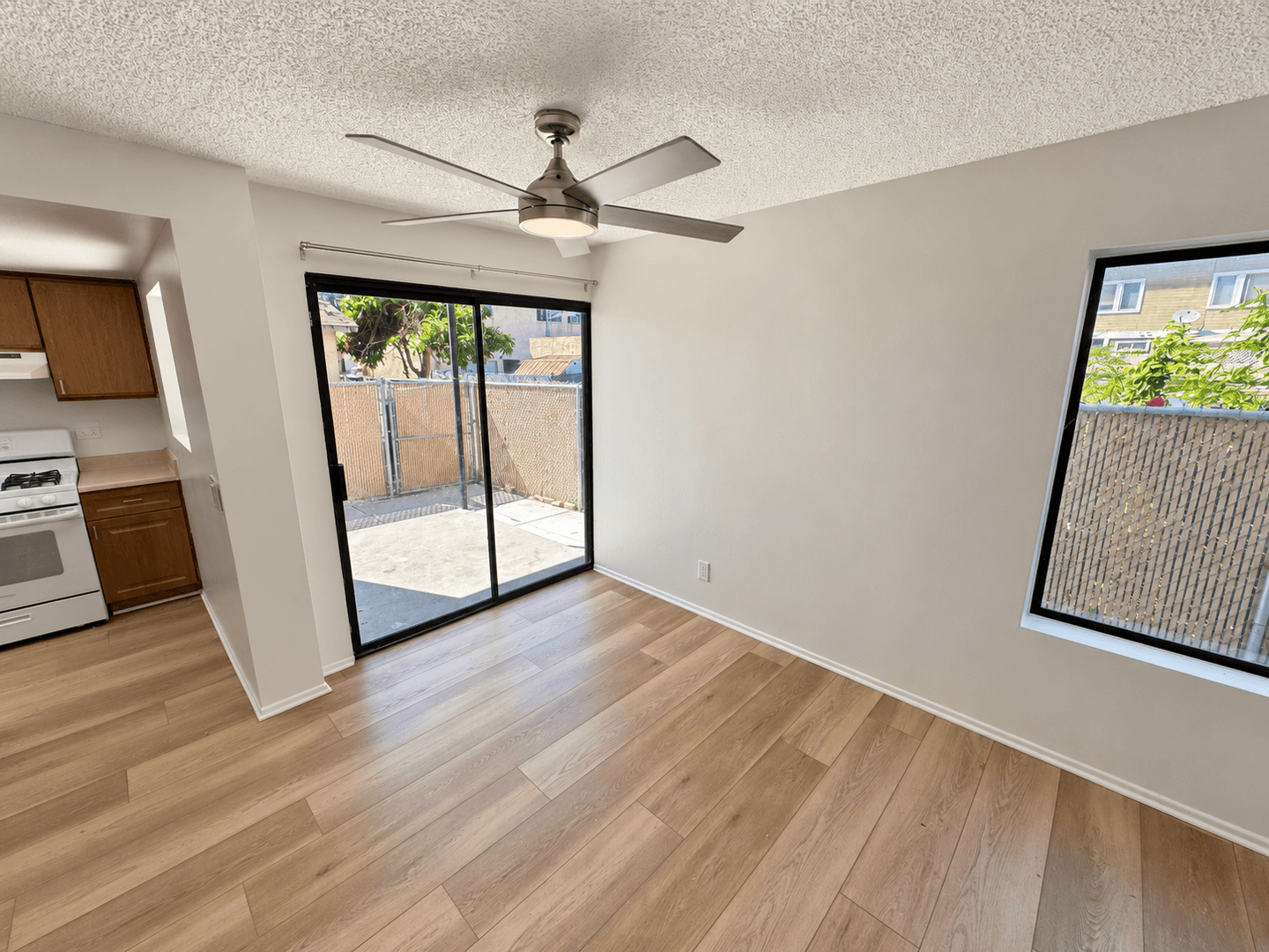 Santa Paula Apartment: 525-529 Acacia Road