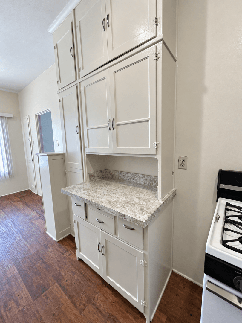 Ventura Apartment: 1209 E. Main Street