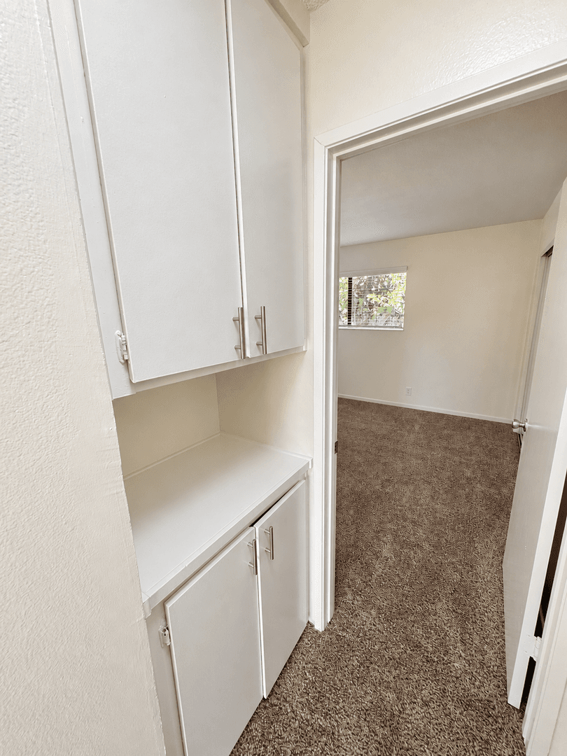 Ventura Apartment: 10855 & 10880 Del Norte