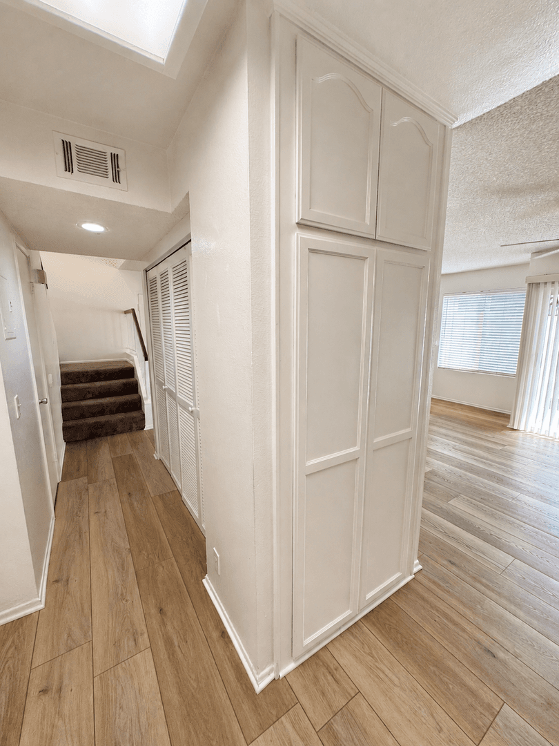 Ventura House: 1274 San Simeon #4
