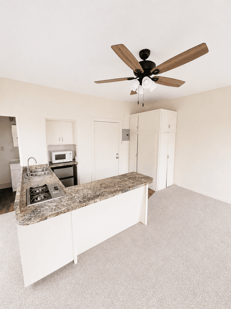 Ventura Apartment: 2110-2126 Thompson Blvd & 275-287 San Clemente St.
