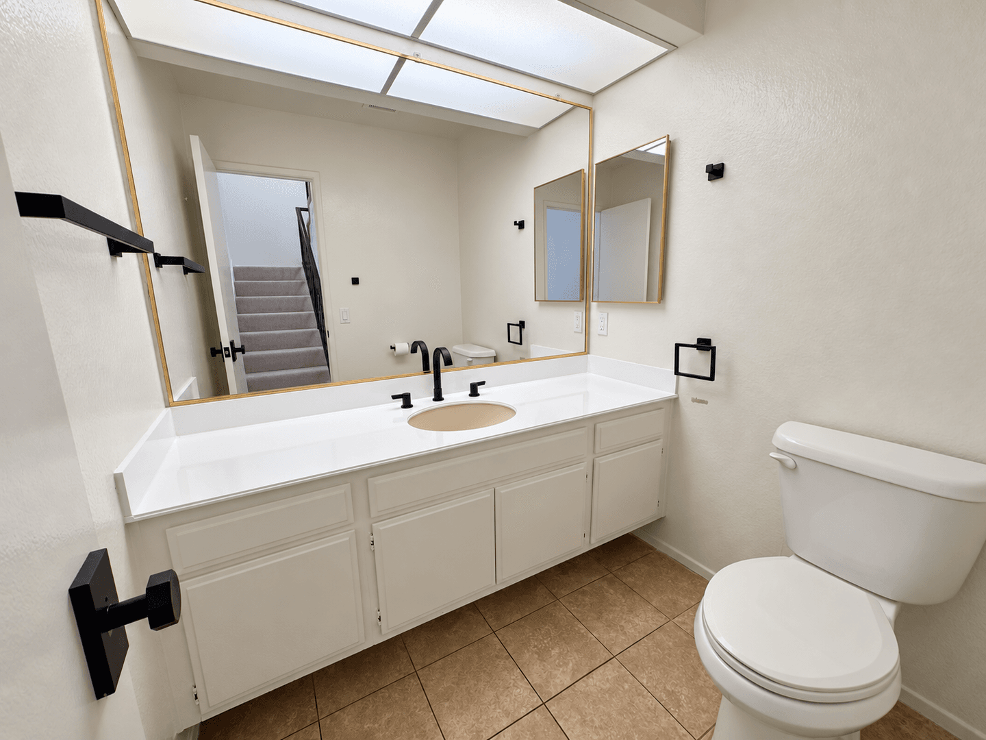 Ventura Townhome: 925 Vallecito Drive