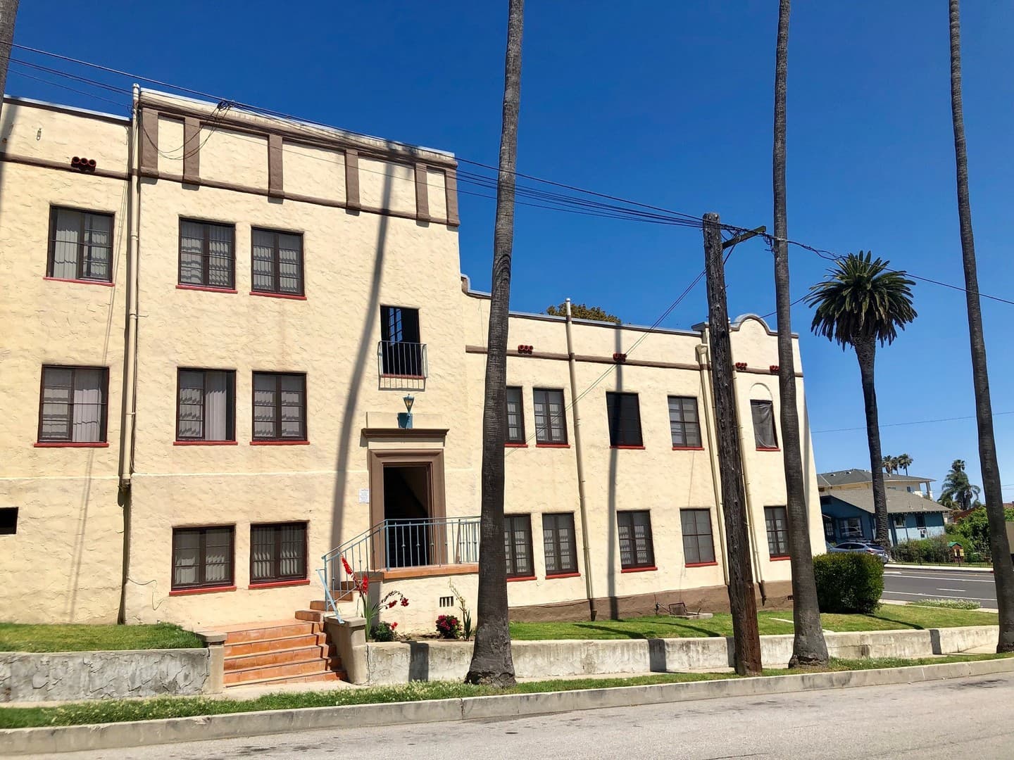 Ventura Apartment: 1209 E. Main Street