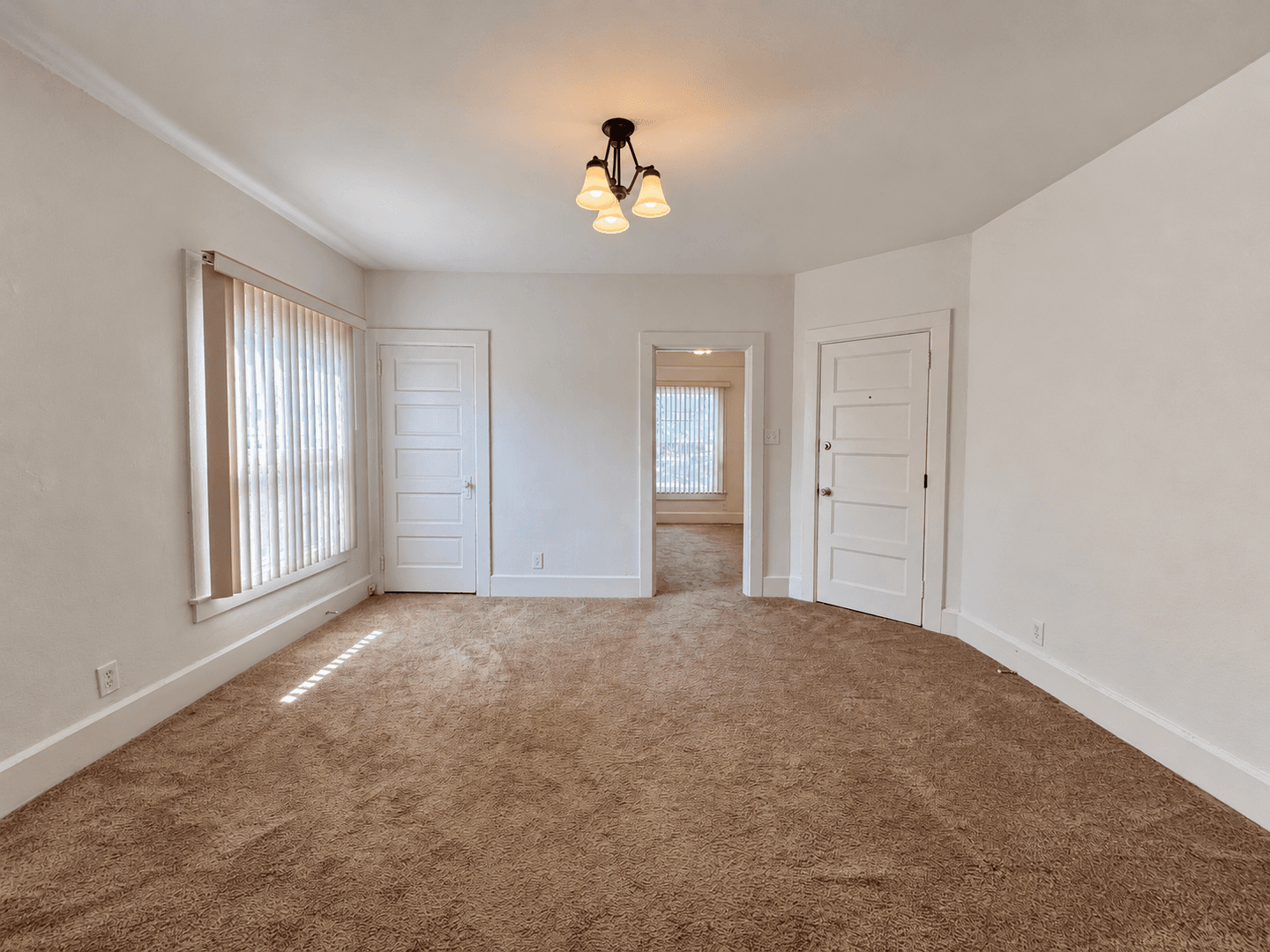 Ventura Apartment: 267 W. Park Row #B
