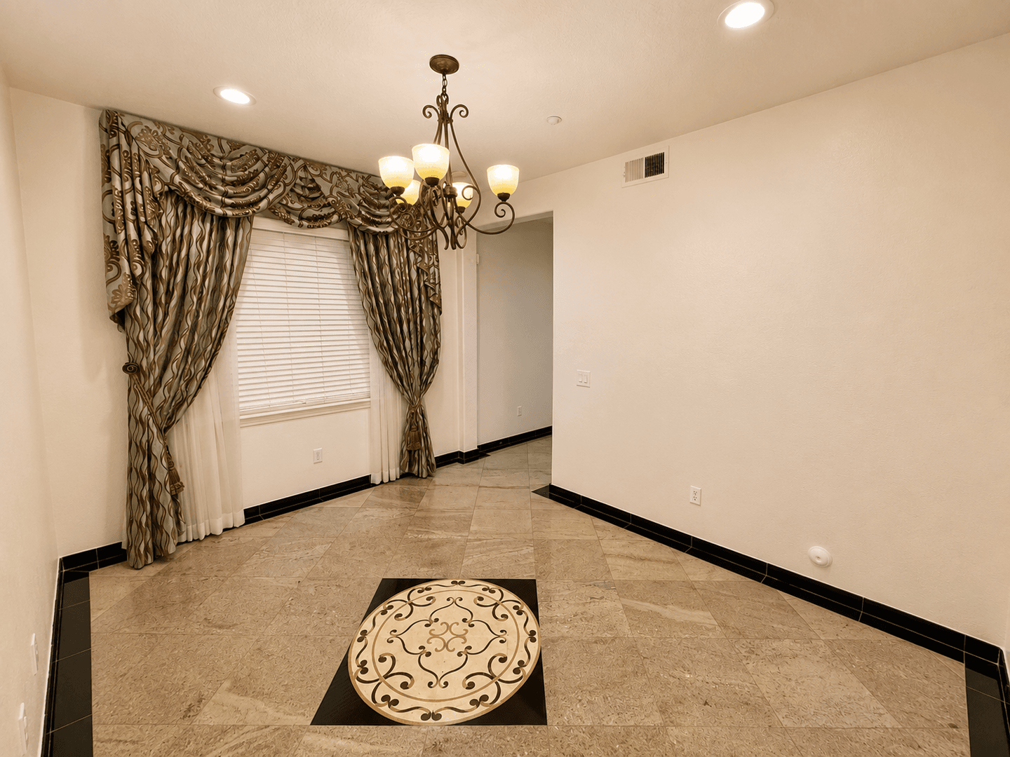 Oxnard House: 621 Marbella Court