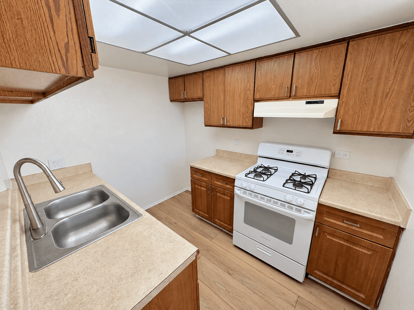 Santa Paula Apartment: 525-529 Acacia Road