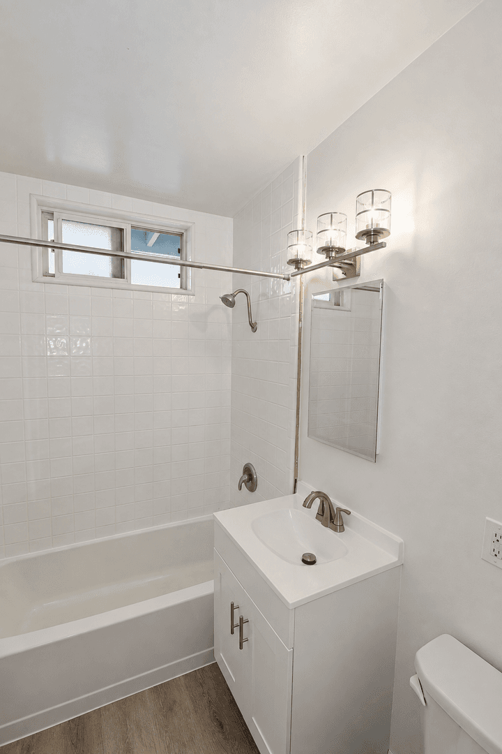 Oxnard Apartment: 4921 Nautilus Street #E