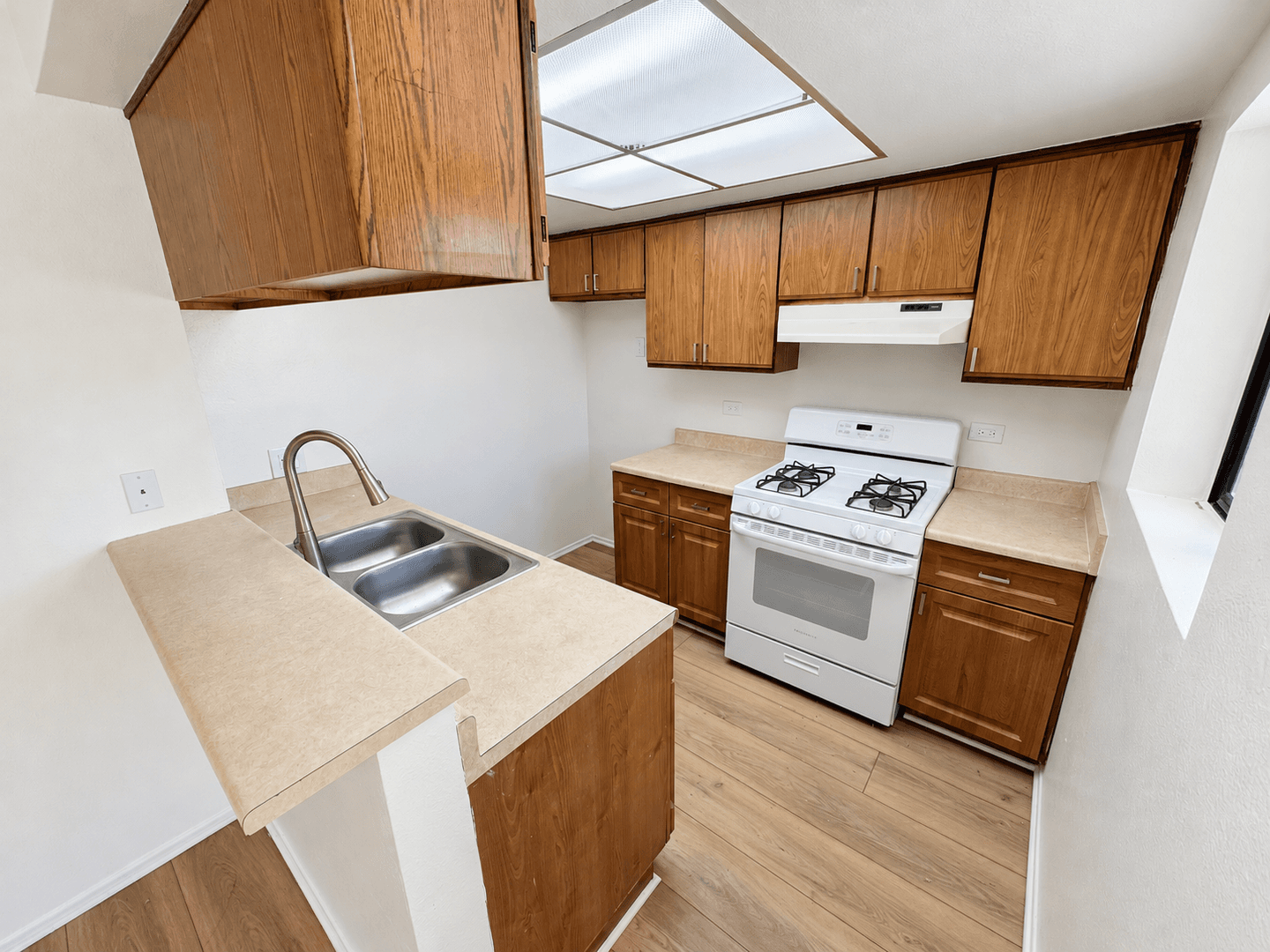 Santa Paula Apartment: 525-529 Acacia Road