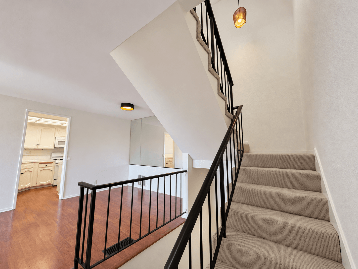 Ventura Townhome: 925 Vallecito Drive