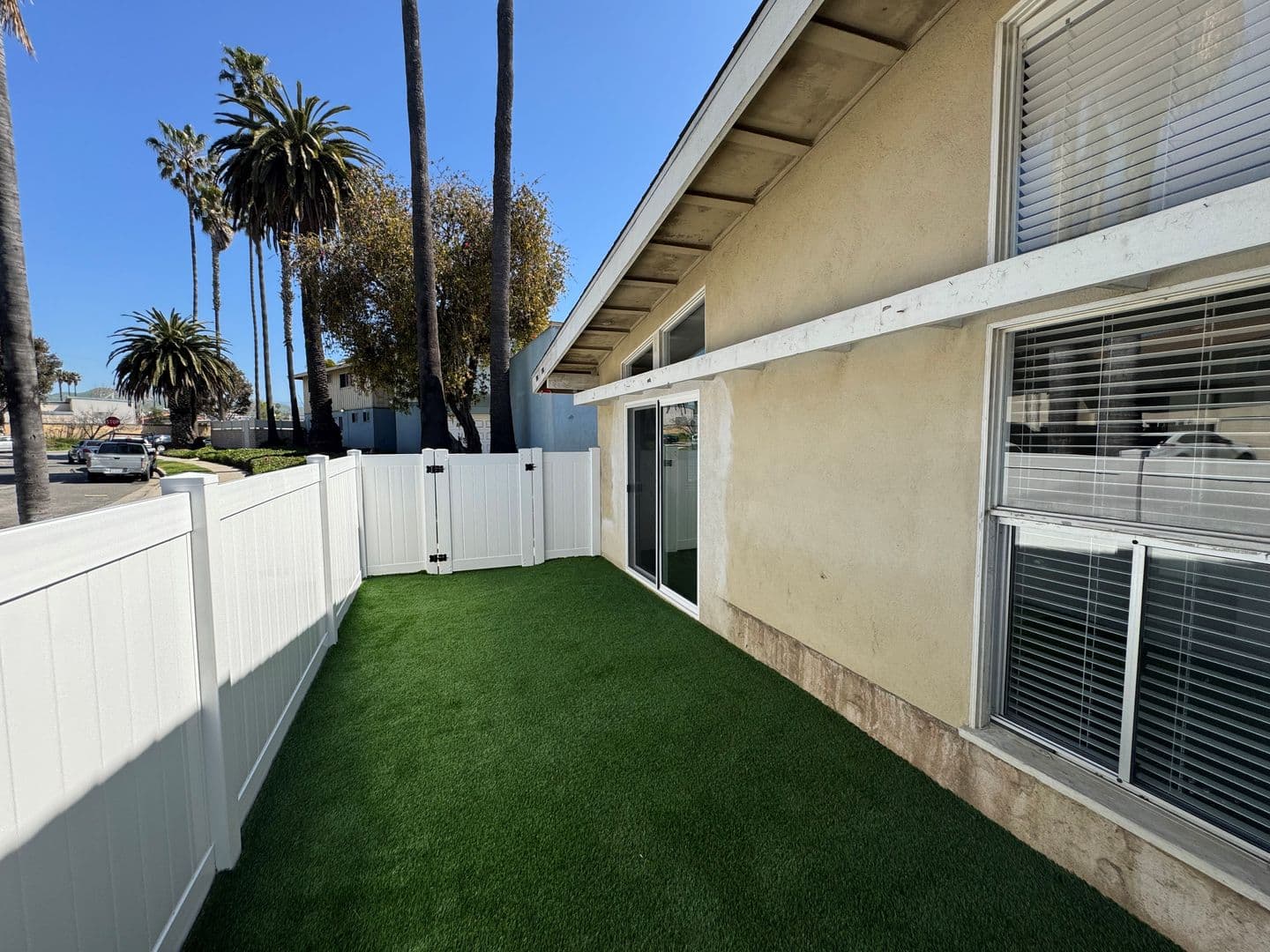 Ventura Apartment: 716-722 Sidonia