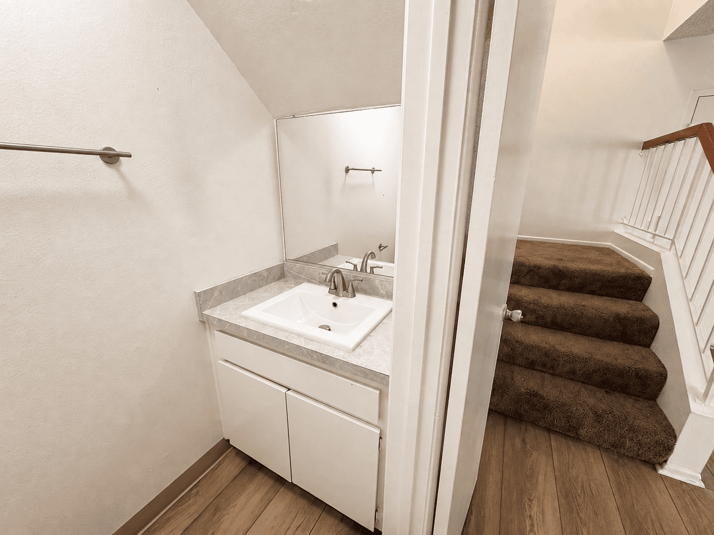 Ventura House: 1274 San Simeon #4