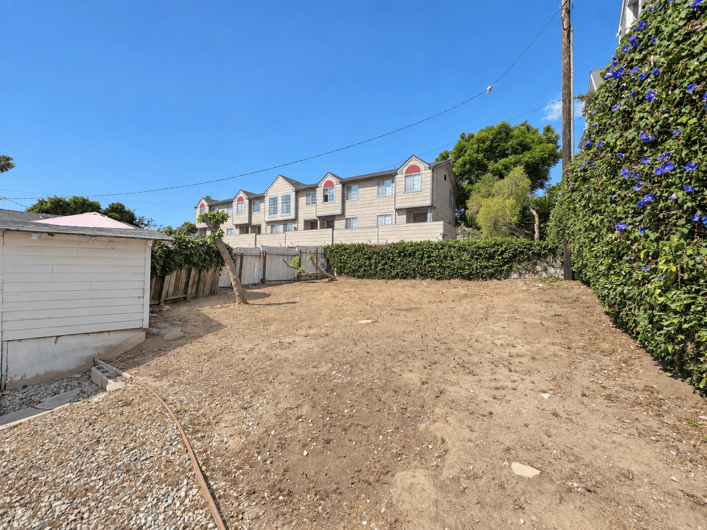 Ventura Apartment: 1337 and 1339 E. Santa Clara