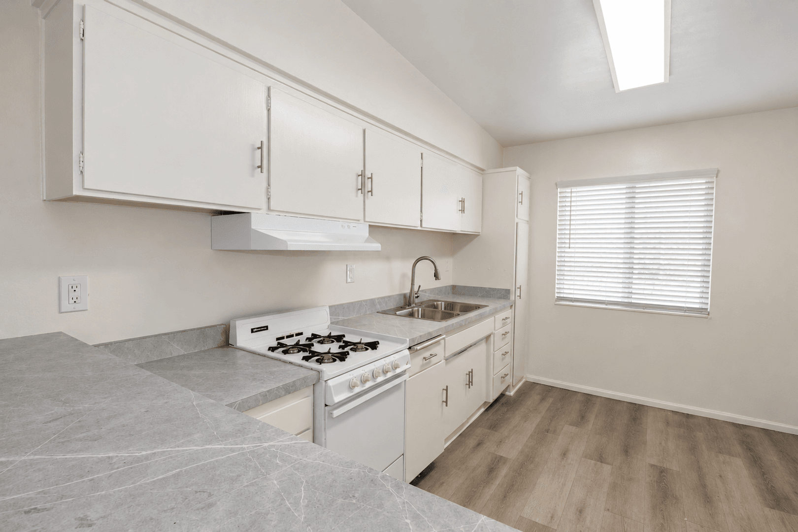 Oxnard Apartment: 4921 Nautilus Street #E