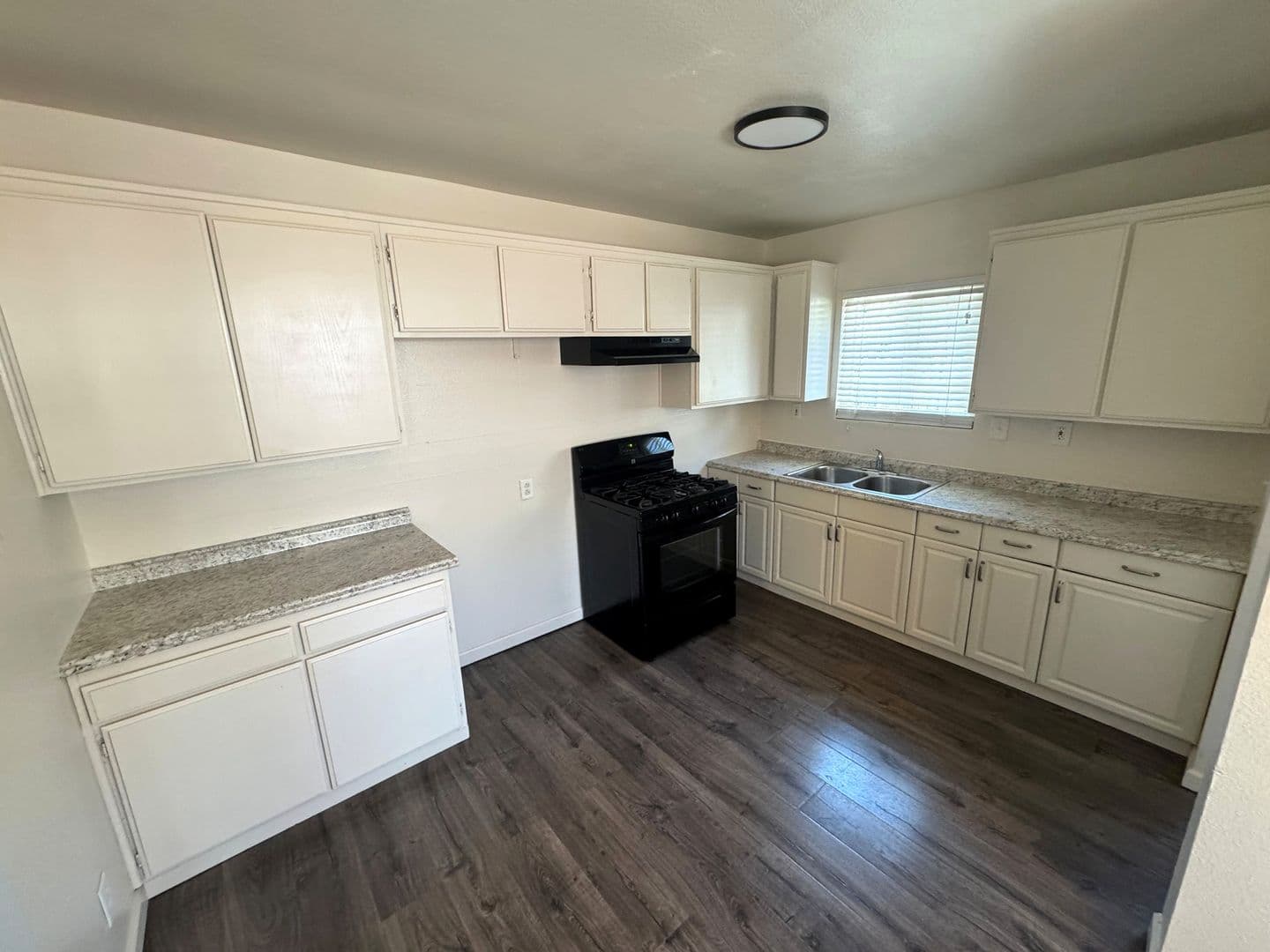 Ventura Apartment: 141 Holt Street
