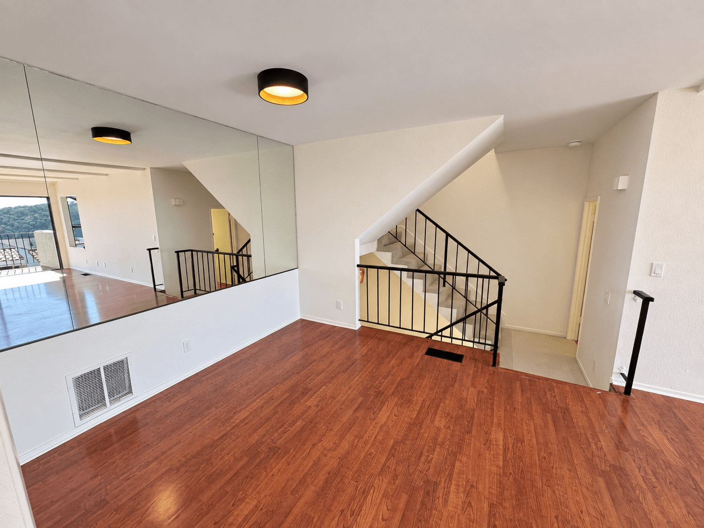 Ventura Townhome: 925 Vallecito Drive