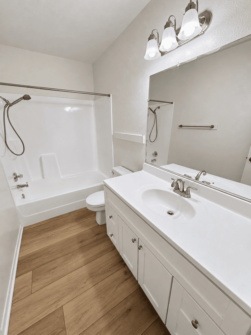 Ventura Apartment: 1075 N. Olive