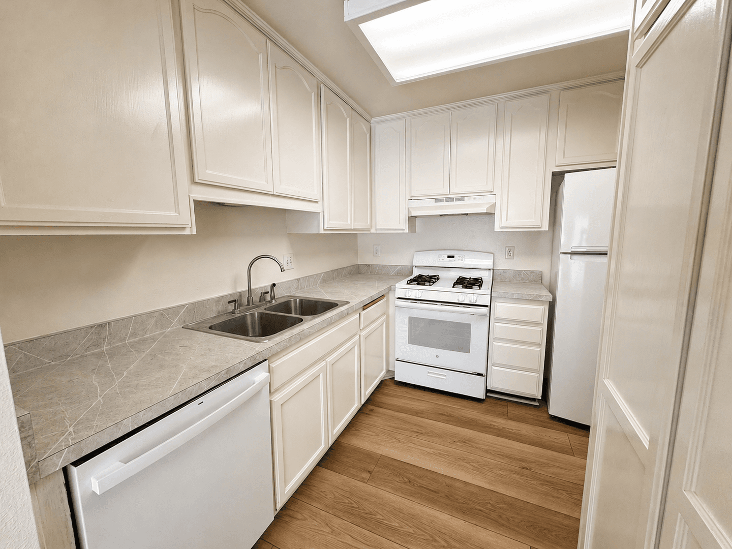 Ventura House: 1274 San Simeon #4